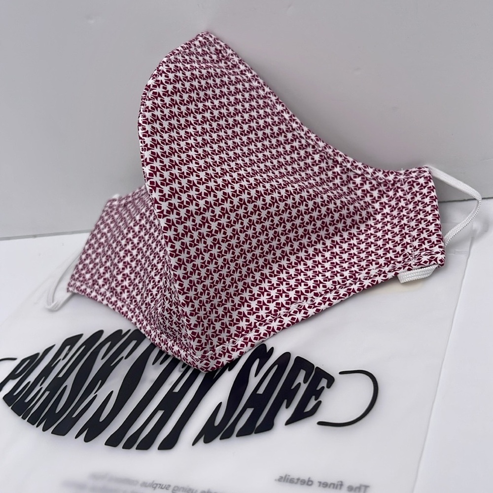 Ted Baker Patterned Face Mask TED BAKER LONDON Reversible Reusable FACE MASK
NWT - Picture 11 of 15